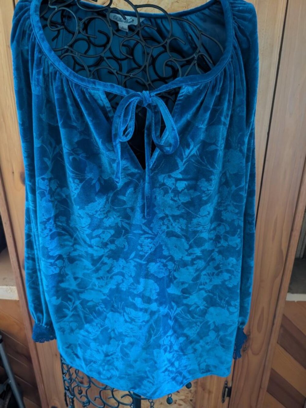 PIONEER WOMAN LARGE BLOUSE WITH LACE CUFFS AND PATTERNED DESIGN